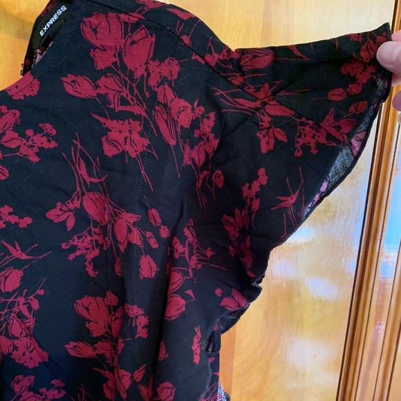 Express Ruffle Top - Picture 4 of 6